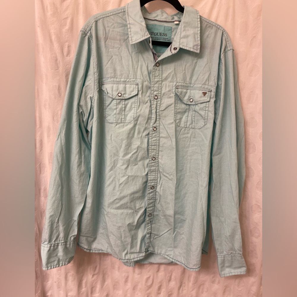 Size XXL Guess western shirt with snap
buttons.